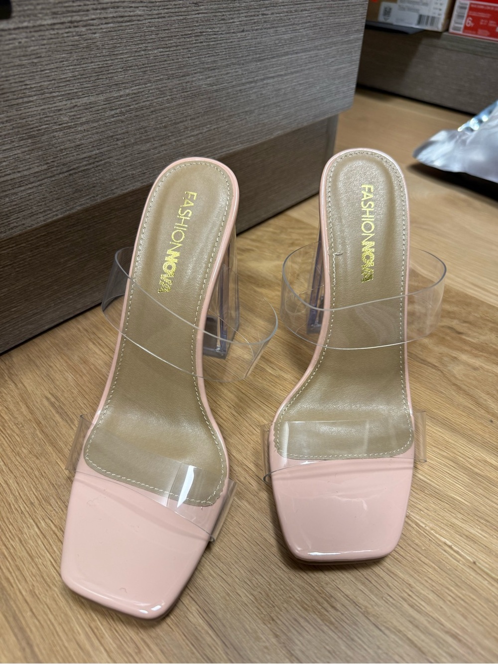 Fashion Nova sz 7 nude clear heels sandals
